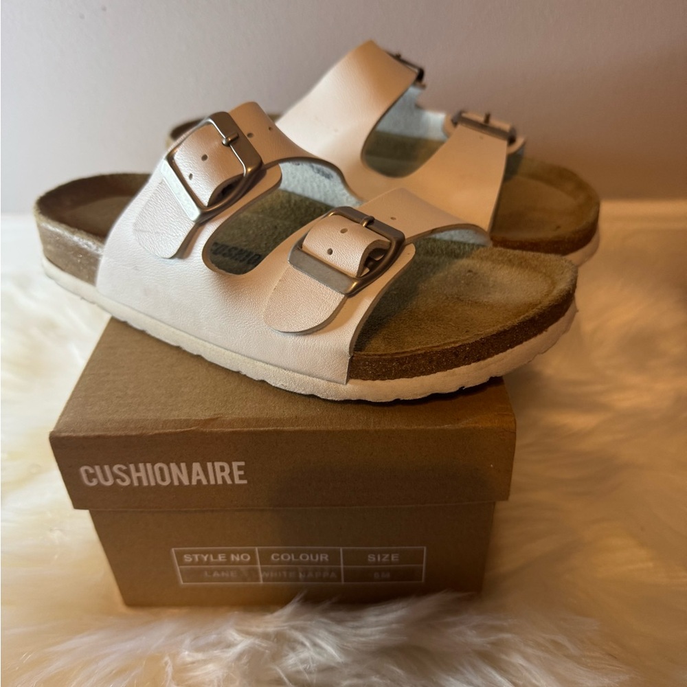 Cushionaire Lane Cork Sandal. Women size 6 Cork/White